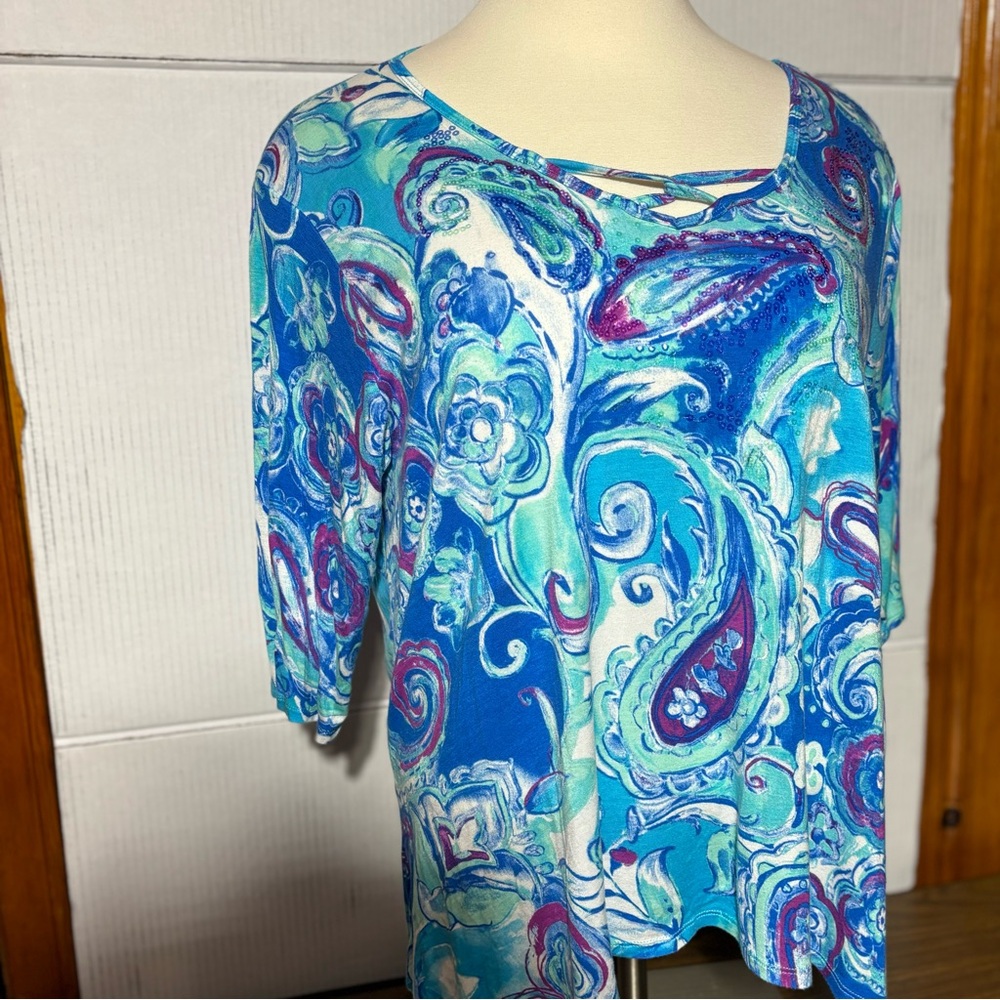 Onque Casual 3X paisley/floral top hangercheif uneven hem 28” to 32”